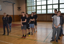 Medzitriedny basketbalový turnaj - ukazuje fotografie v koreňovom adresári tohto albumu Medzitriedny basketbalový turnaj