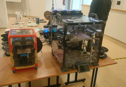 3D tlač – FRI - ukazuje fotografie v koreňovom adresári tohto albumu 3D tlač – FRI