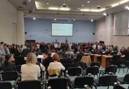 Mládežnícky parlament - ukazuje fotografie v koreňovom adresári tohto albumu Mládežnícky parlament
