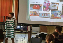 Prednáška s pracovníkmi Finančnej správy - ukazuje fotografie v koreňovom adresári tohto albumu Prednáška s pracovníkmi Finančnej správy