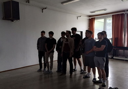 Prednáška s herným dizajnérom - ukazuje fotografie v koreňovom adresári tohto albumu Prednáška s herným dizajnérom