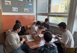 INSTRET NA SPŠIT - ukazuje fotografie v koreňovom adresári tohto albumu INSTRET NA SPŠIT