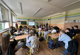 Projekt Kysuckí siláci na základných školách v KNM - ukazuje fotografie v koreňovom adresári tohto albumu Projekt Kysuckí siláci na základných školách v KNM