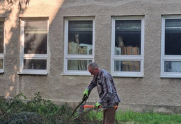Brigáda zamestnancov školy