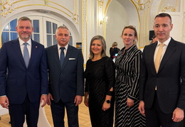 Ocenenie riaditeľa školy ministrom školstva, vedy, výskumu a mládeže SR