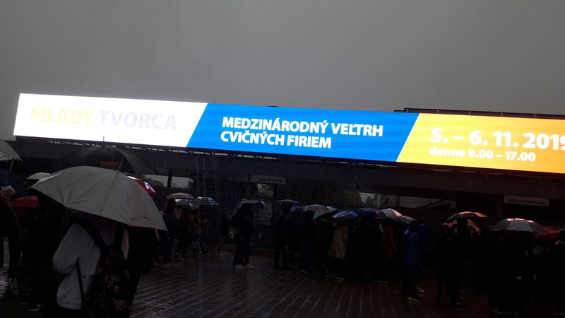 MT 2019 NR- 04 pred vystaviskom Agrokomplex.jpg