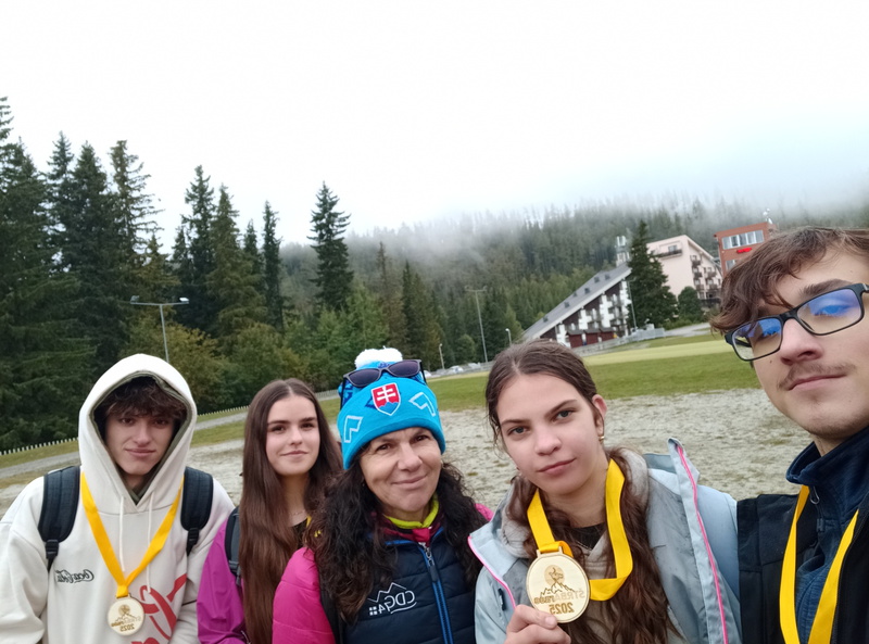 naši žiaci na Štrbarace 2025.jpg